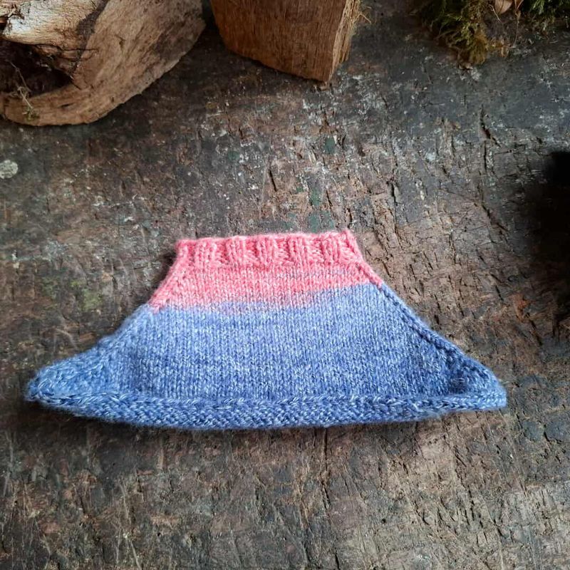 Enger gestrickter Bolero fuer 23 cm Baeren
