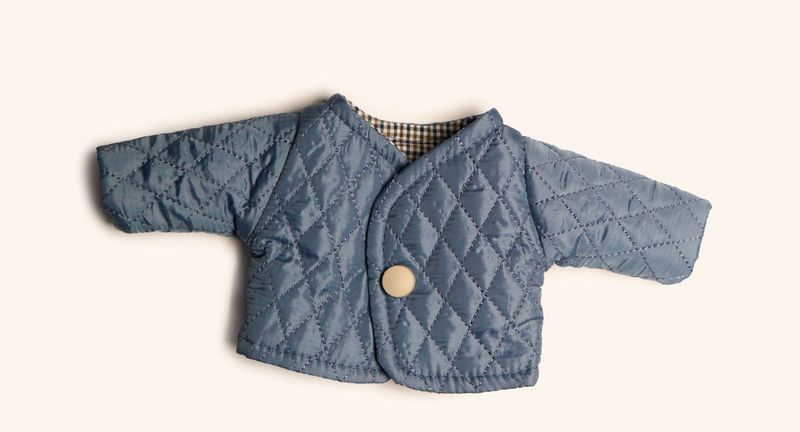Eine kleine Steppjacke mit Futter 23 cm Eine kleine Steppjacke mit Futter 23 cm
