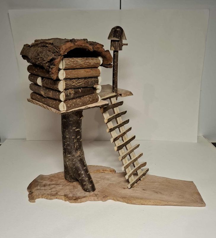 Miniatur Baumhaus mit Vogelhaus