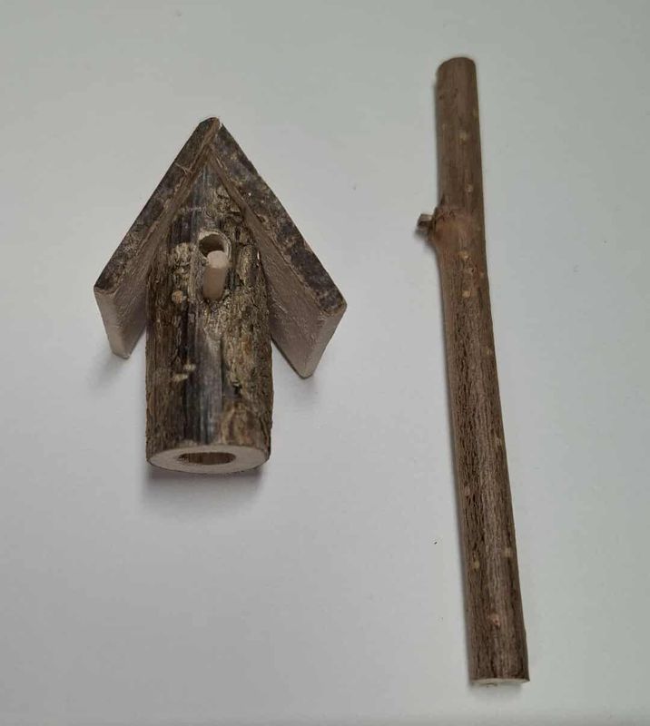Miniatur Vogelhaus mit Stange