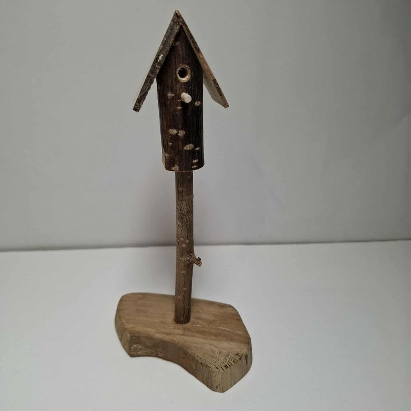 Miniatur Vogelhaus auf Stange