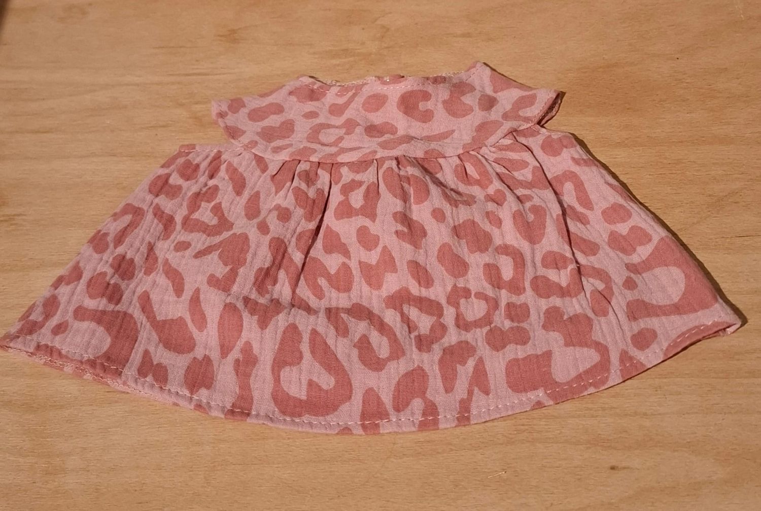 Rosa Kleid Leo fuer 40 cm Baeren