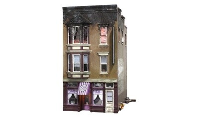 Betty&#39;s Burning Building - Built &amp; Ready . -- Assembled &amp; Lighted - 2 31/32 x 4 5/16&#39; 7.54 x 10.9 cm
