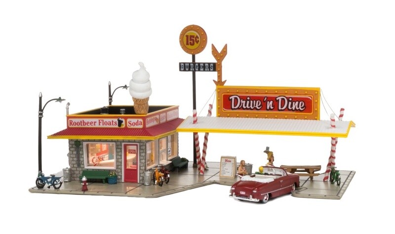 Drive n' Dine -- Assembled - 7-3/4 x 5-1/4"  19.7 x 13.3cm