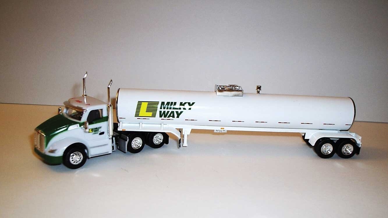 Kenworth T680 Day-Cab Tractor with Food-Grade Trailer - Milky way