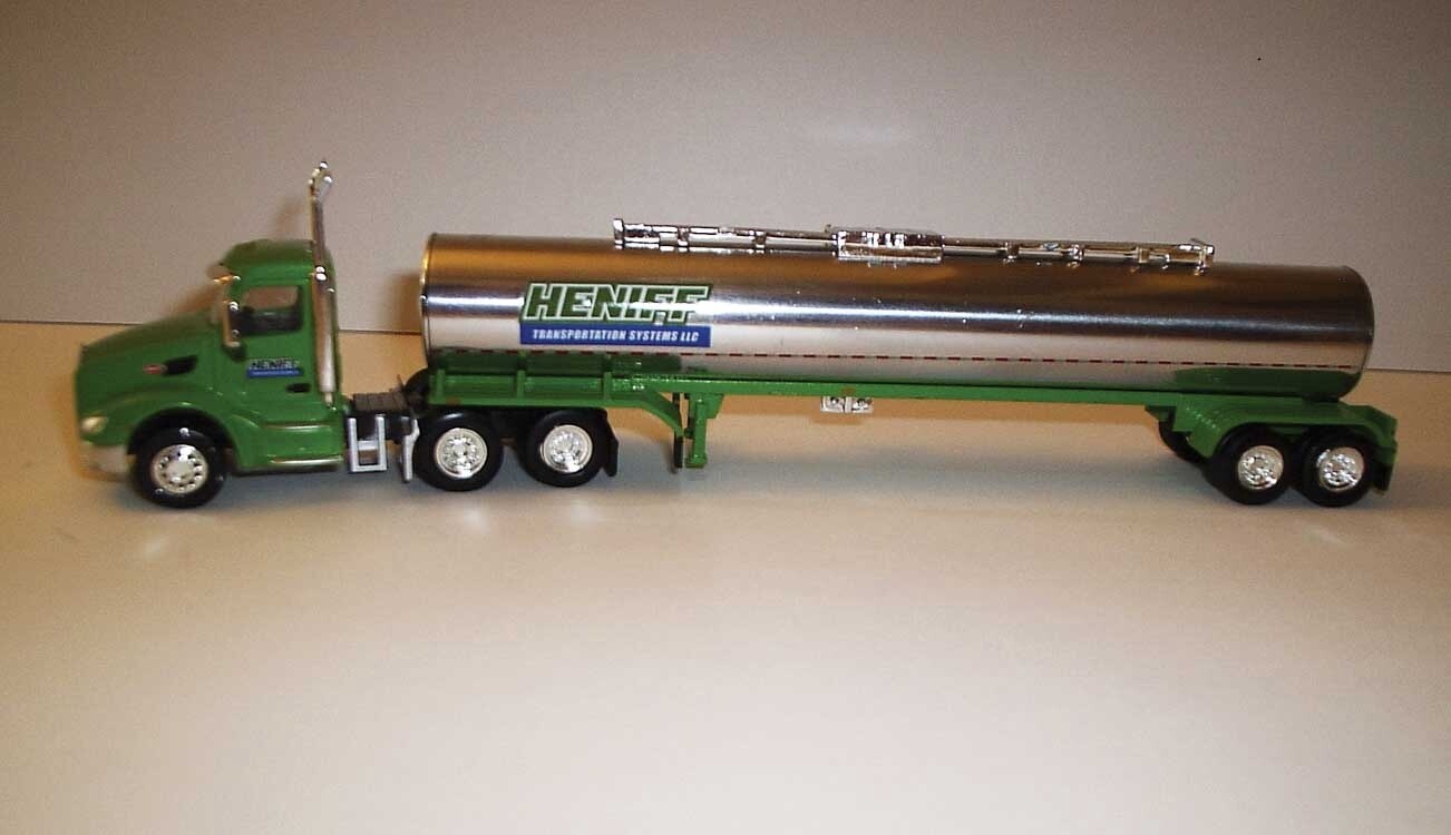 Peterbilt 579 Day-Cab Tractor with chemical tanker Heniff