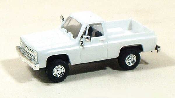 Trucks Chevrolet -- 4-Wheel Drive Pick-Up (white)