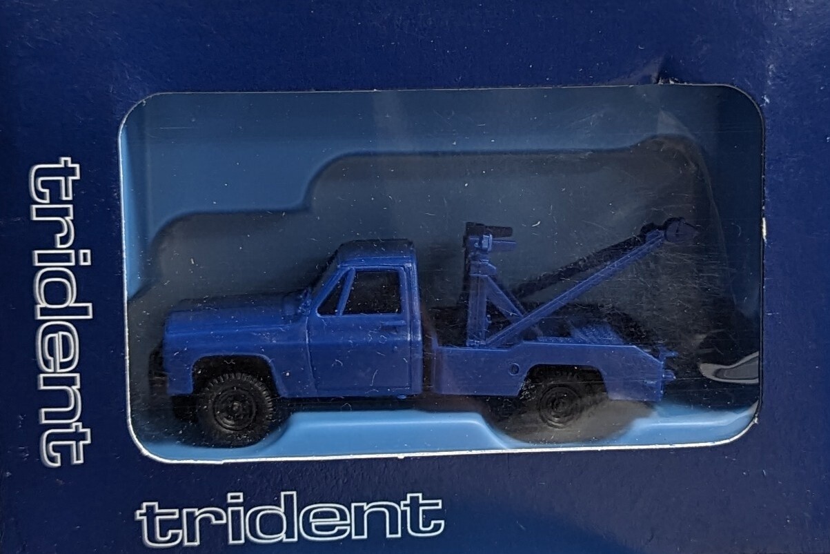 Chevrolet Tow Trucks with Wrecker Body -- Blue
