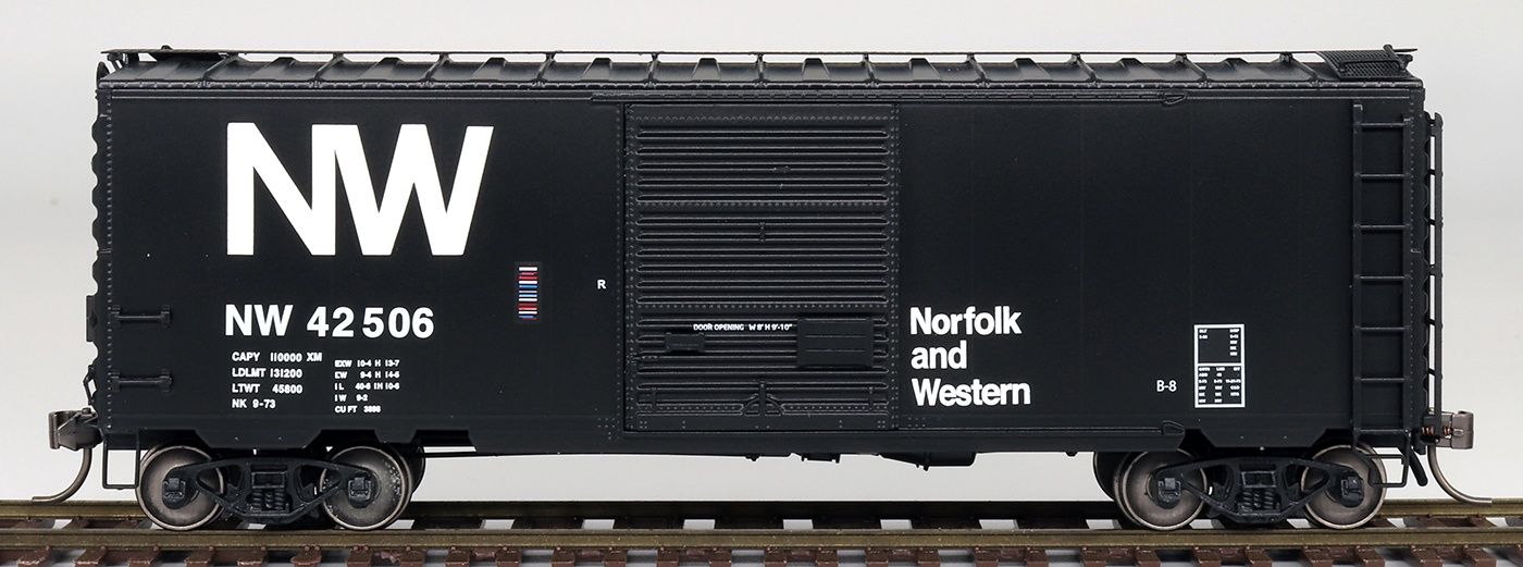InterMountain HO 40&#39; PS-1 Boxcar - NW -Black Repaint