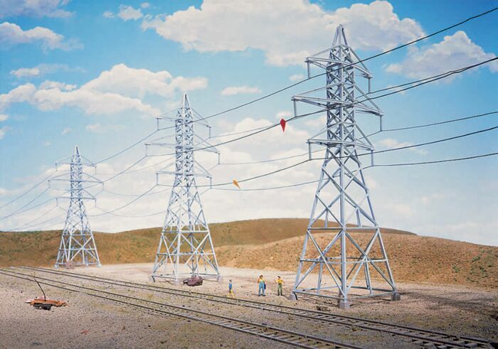 Walthers Cornerstone - High-Voltage Transmission Tower -- pkg(4) - Kit - 2-1/2 x 2-1/2 x 9-3/8" 6.4 x 6.4 x 23.8cm