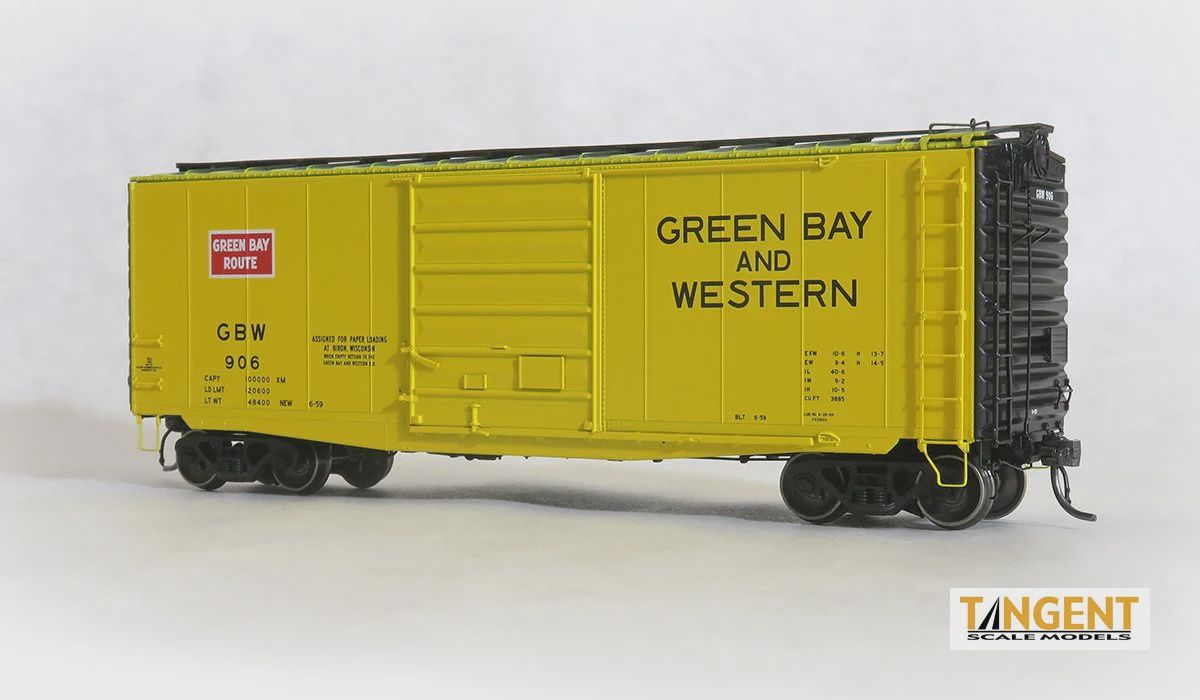 Pre-Owned, Like New-Tangent Scale Models 26012-04 HO Scale 40&#39; PS-1 9&#39; Door Boxcar Green Bay &amp; Western GBW 932