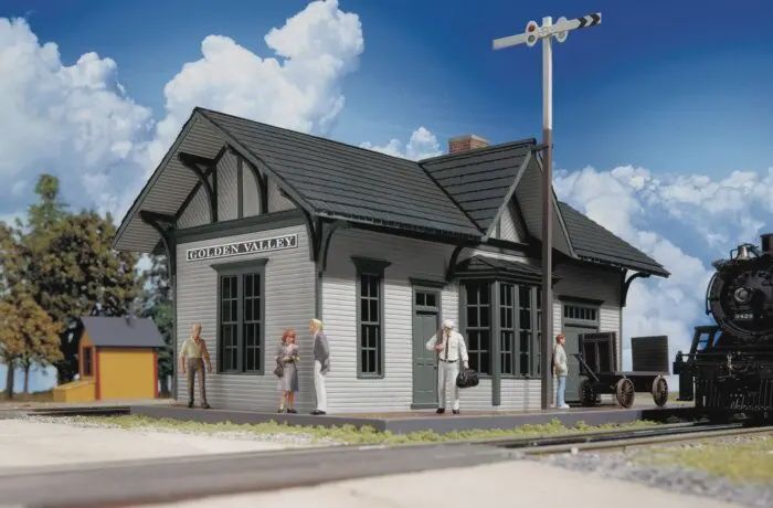 Walthers Cornerstone-Golden Valley Depot(Cream Siding with Railroad Green Trim)