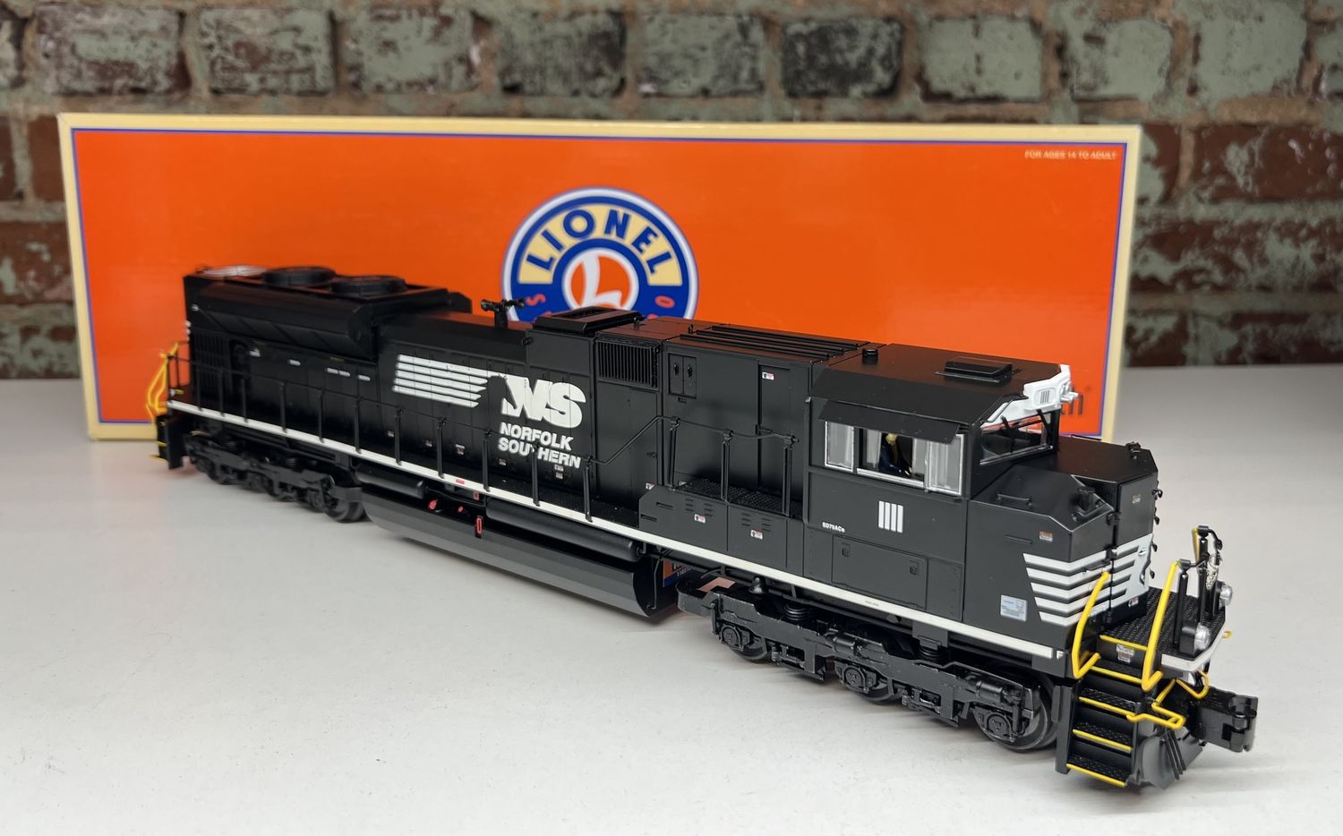 PRE-OWNED Lionel 6-85056 NORFOLK SOUTHERN LEGACY SD70ACE #1111