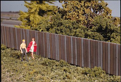 Walthers Cornerstone 933-3521 - Wood Fence - 15" Sections pkg(3) - HO Scale Kit