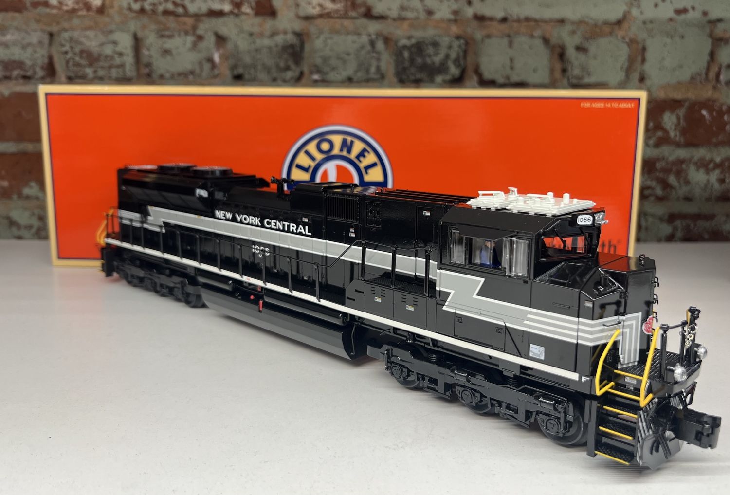 Pre-Owned Lionel 2433080 Norfolk Southern NYC LEGACY SD70ACE #1066