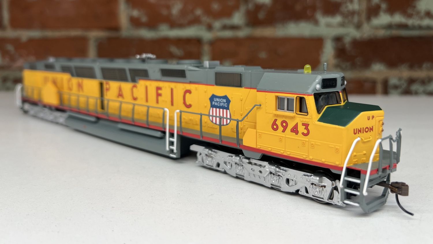 PRE-OWNED BACHMANN 62104 HO EMD DD40AX CENTENNIAL (DCC) UNION PACIFIC #6943