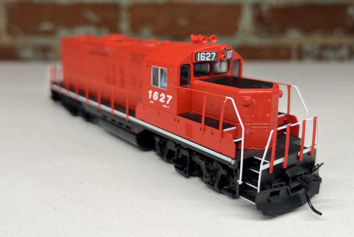 Pre-Owned Walthers EMD GP9 Canadian Pacific #1627