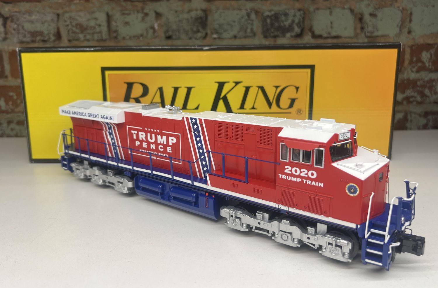 PRE-OWNED RAILKING 30-20799-1E DONALD J TRUMP #2020 ES44AC IMPERIAL DIESEL ENGINE PS3