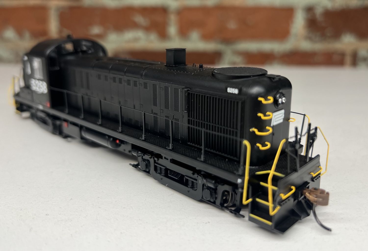 PRE-OWNED ATHEARN ATH96846 PENN CENTRAL RS-3 #5258