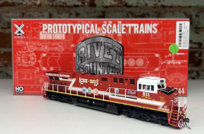 PRE-OWNED SCALE TRAINS SXT32396 GE ES44AC CSX TRANSPORTATION CSXT #911 "FIRST RESPONDERS" (DCCN-SOUND)
