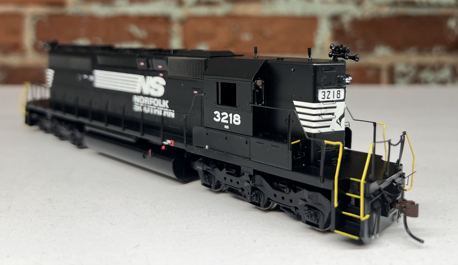 PRE-OWNED ATHEARN 95238 SD40-2 NORFOLK SOUTHERN #3218