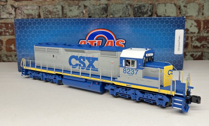 PRE-OWNED ATLAS O PREMIER 30138010 SD40-2 CSX #8237 LOCOMOTIVE