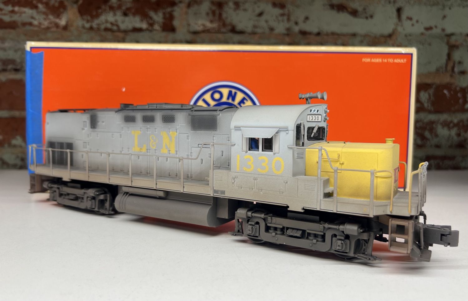 Pre-Owned LIONEL 1933690 L&amp;N LEGACY C-420 #1330 (WEATHERED)