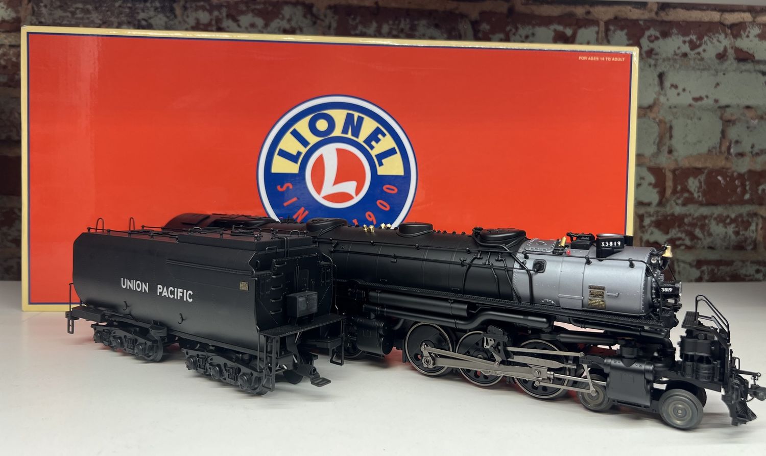 Pre-Owned Lionel 231191 Union Pacific LEGACY Challenger #3819