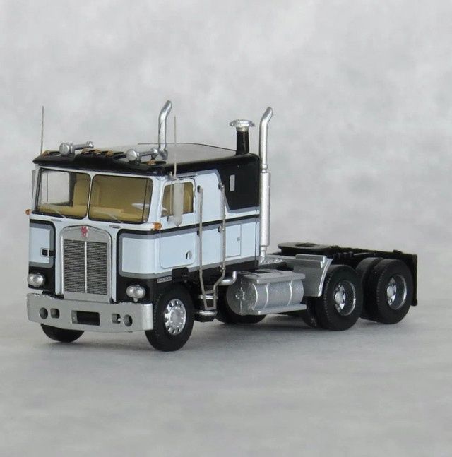 Trainworx 41055 - Kenworth K100 VIT Tractor Potomac Black and White - N Scale