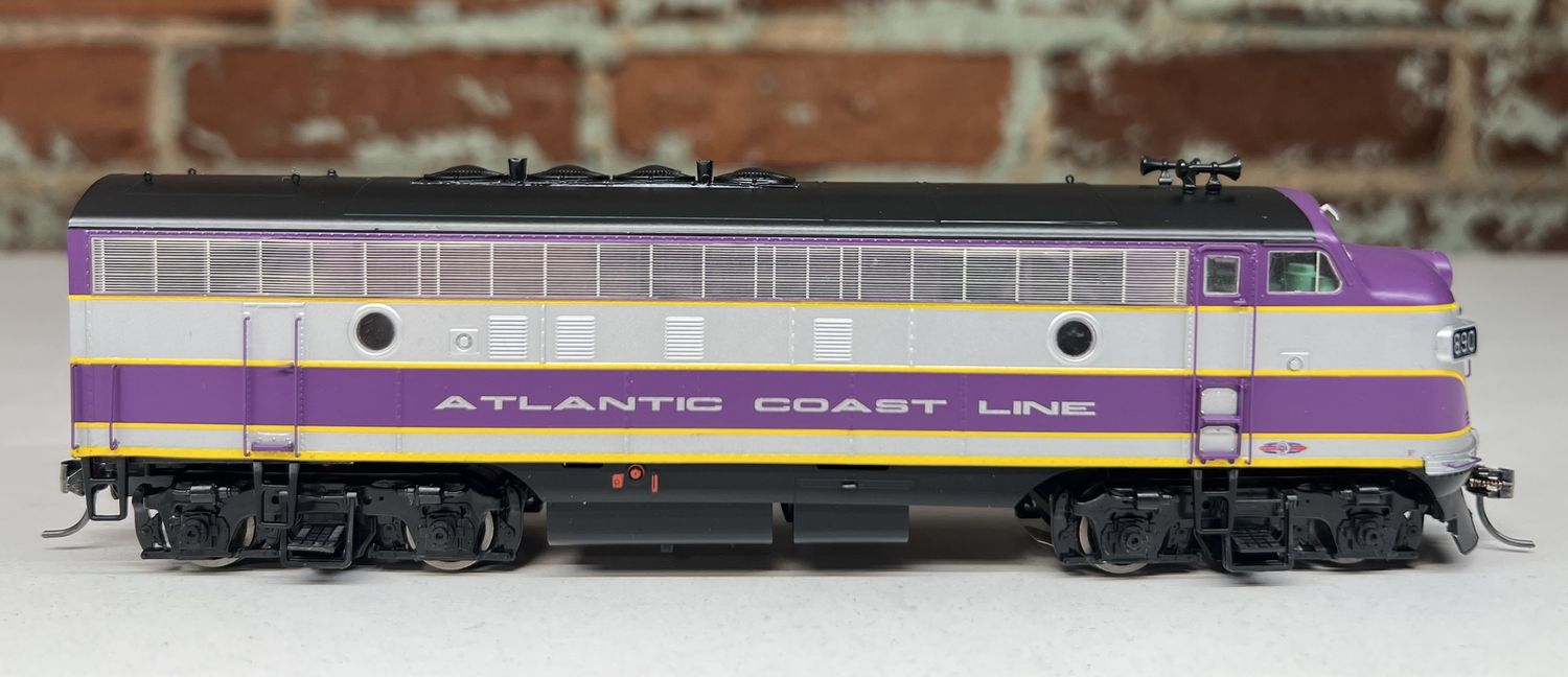 Pre-Owned Intermountain 49927-04  EMD FP7 LOCOMOTIVE ACL #890