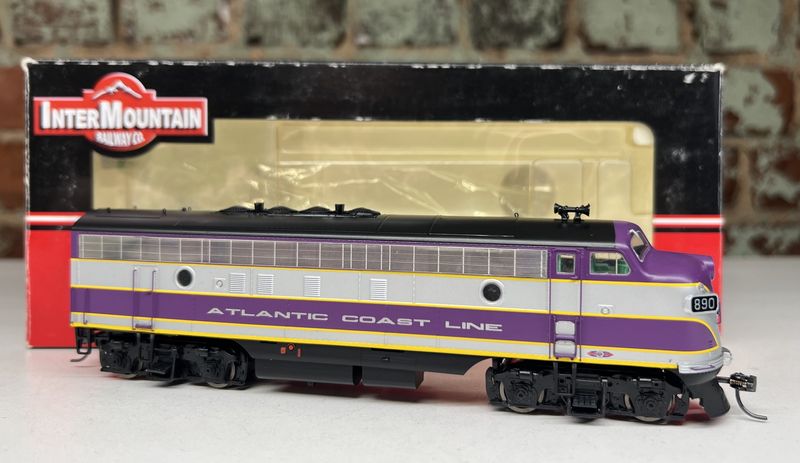 Pre-Owned Intermountain 49927-04  EMD FP7 LOCOMOTIVE ACL #890