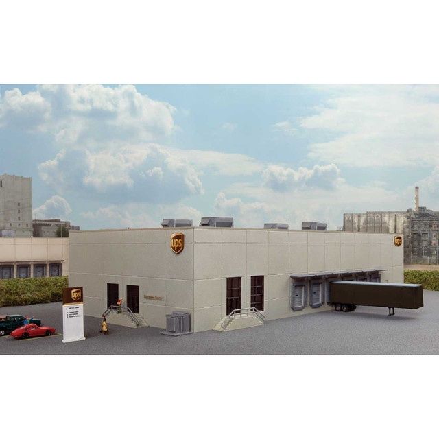 Walthers Cornerstone 933-3863 - UPS(R) Hub with Customer Center - N Scale Kit