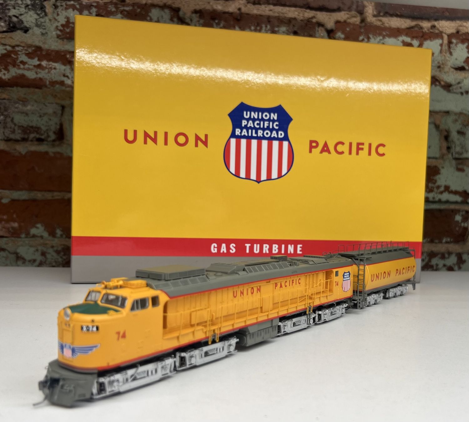 Pre-Owned Athearn 88669 HO Union Pacific Veranda Gas Turbine Diesel Loco W/Tender # 74