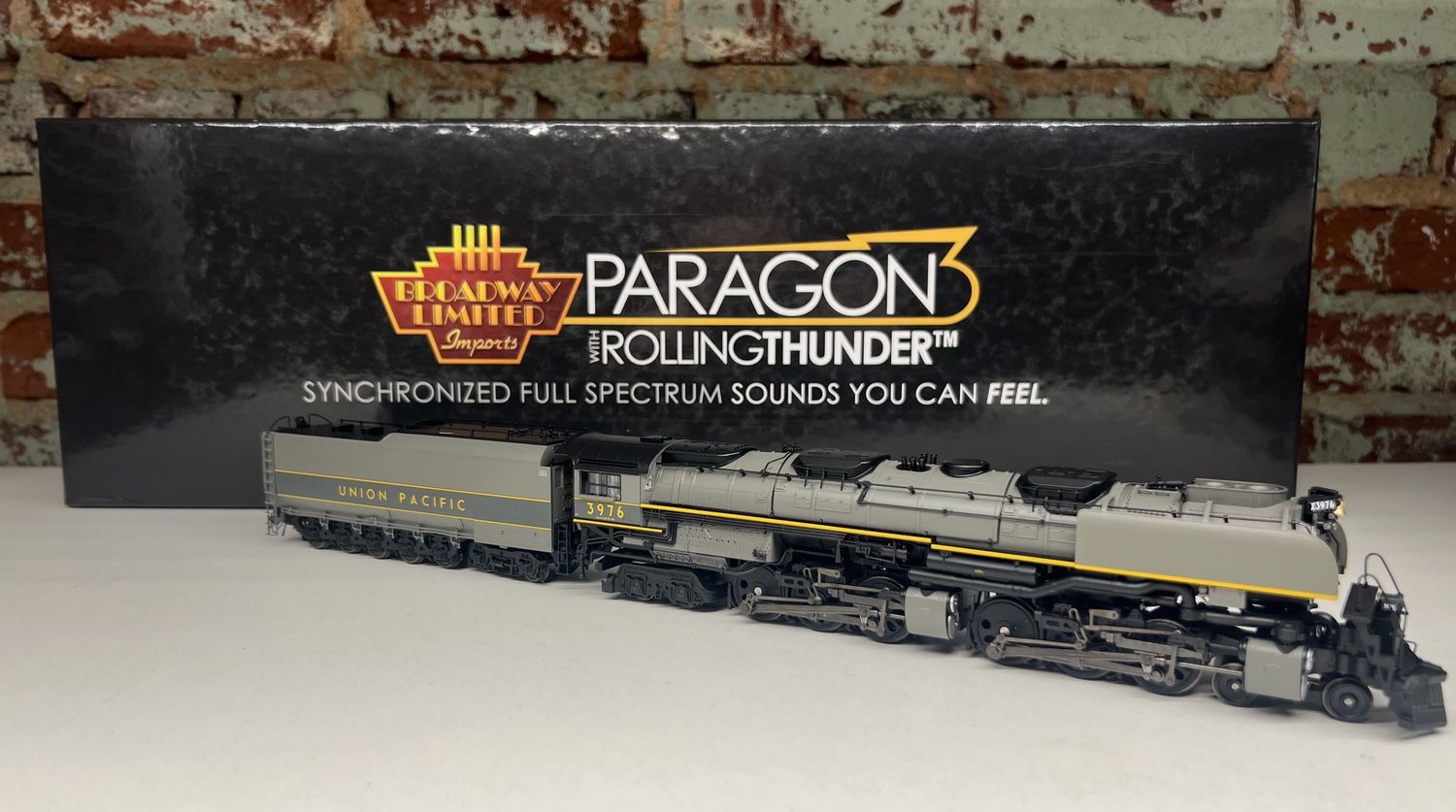 PRE-OWNED Broadway Limited 5825 HO Union Pacific Challenger 4-6-6-4 Steam Locomotive #3976