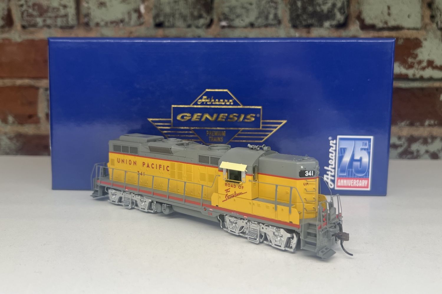 PRE-OWNED-Athearn Genesis ATHG82339 - HO GP9 Phase III w/DCC &amp; Sound - Union Pacific #341