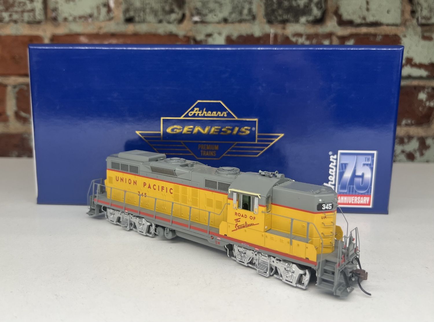 PRE-OWNED ATHEARN ATHG82340 GP9 PHASE III UNION PACIFIC #345 WITH SOUND