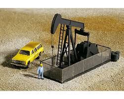 Walthers Cornerstone Part # 933-3248 Walking Beam-Horse Head Oil Pump -- Kit - 2-3/4 x 1 x 1-13/16" 6.8 x 2.5 x 4.5cm