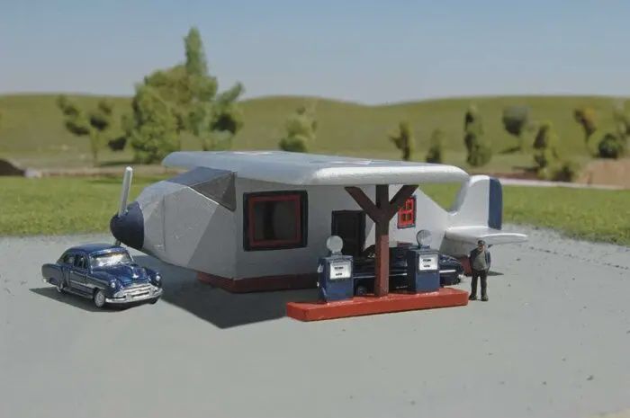 BACHMANN 35251 Airplane Gas Station - Roadside U.S.A. -- Assembled - 3-1/4 x 3-3/4 x 1" 8.3 x 9.5 x 2.5cm