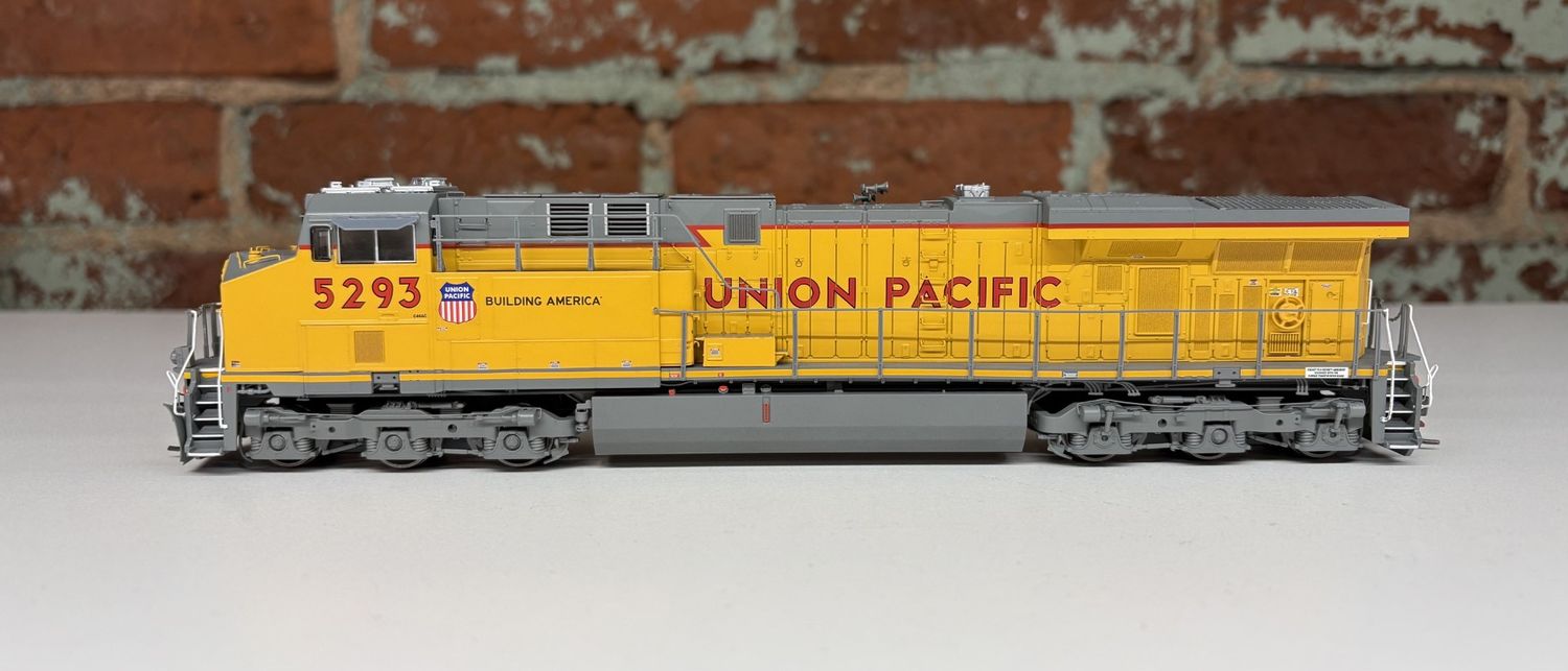 Pre-owned Athearn ATHG83083 ES44AC with PTC Union Pacific #5293 (No Flag) DCC/SOUND