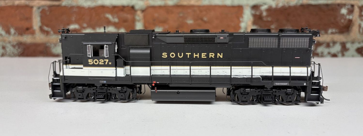 PRE-OWNED ATHEARN ATHG68075 GP38-2 OIL BATH FILITERS SOUTHERN  #5027 W DCC/SOUND