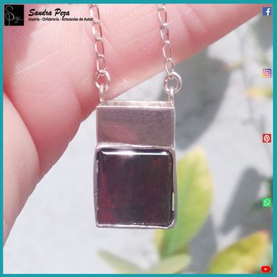 Dije con cadena #Cubo de Granate, plata