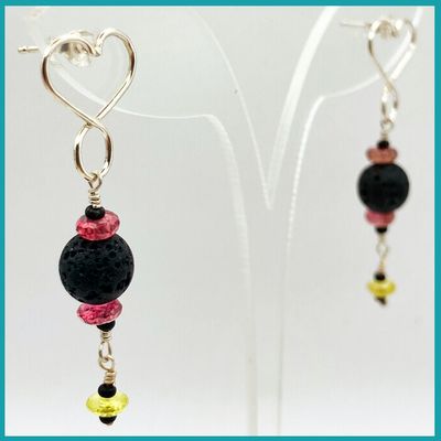 Broqueles Corazoncito Turmalina rosa y amarillo, piedra volcánica y plata