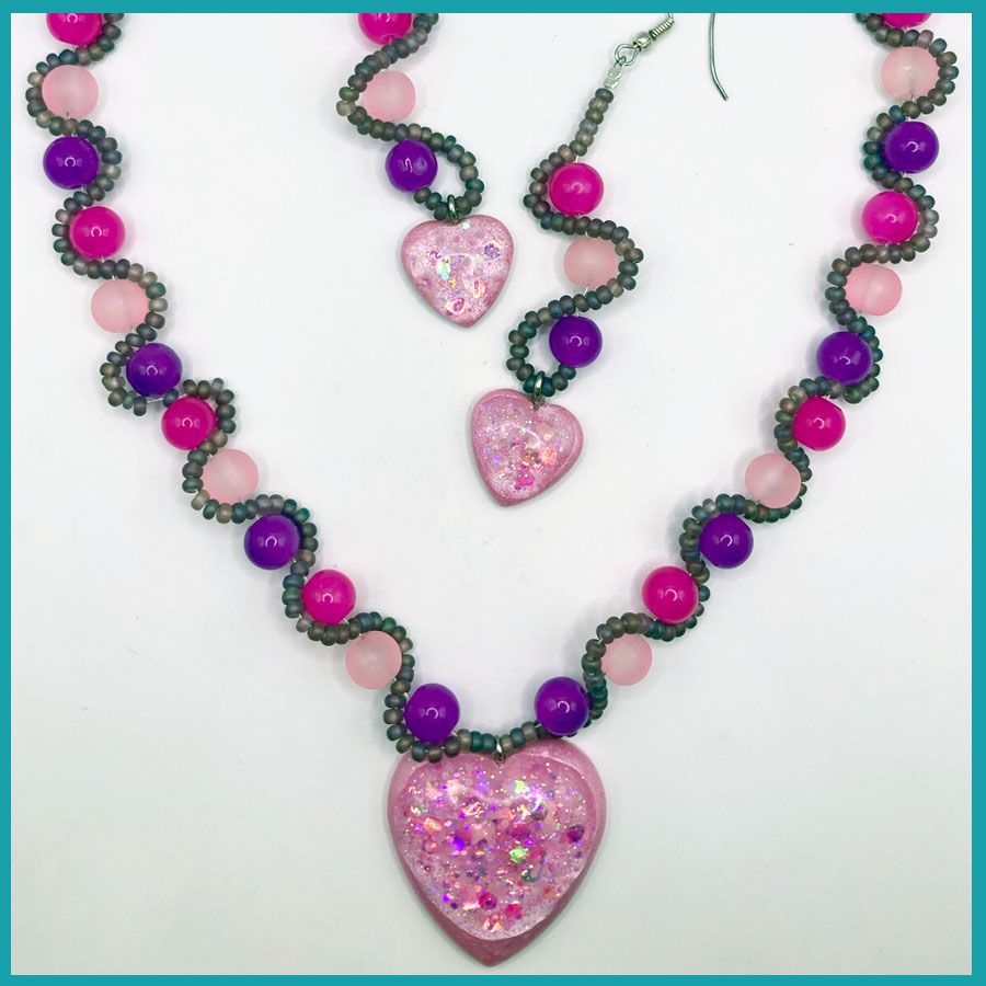 Conjunto Corazón rosa, Brilla en la oscuridad