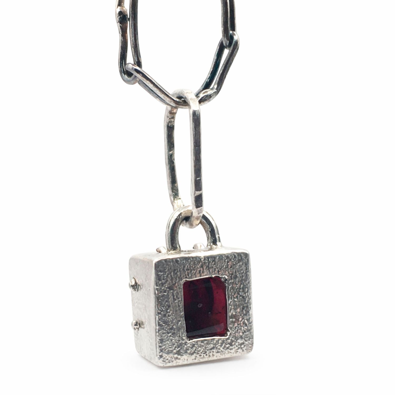 Cadena Cubo Granate