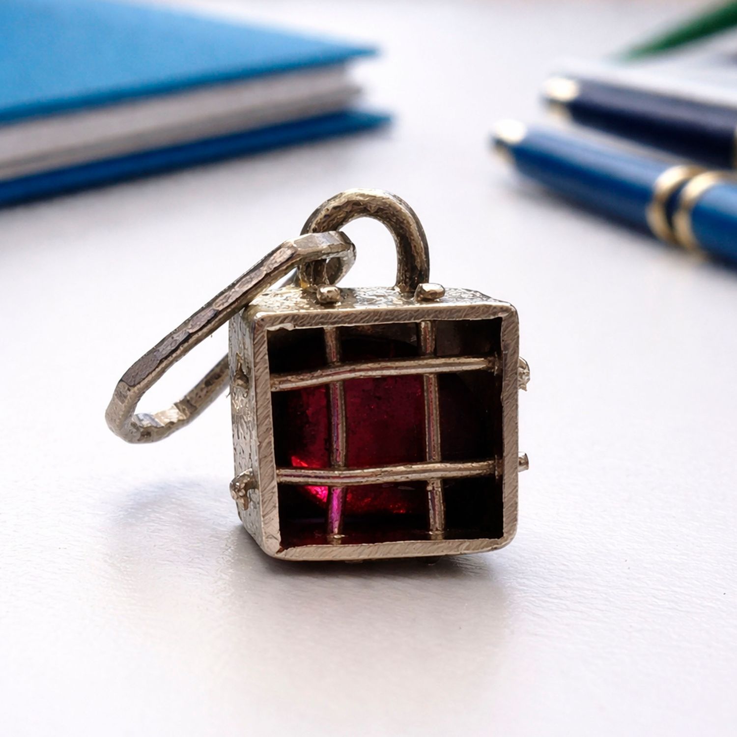 Cadena Cubo Granate