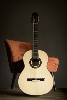 Maravilla M70-SP | All solid Classical concert guitar | spruce top | Incl. Styrofoam case