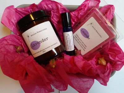 Lavender candle and wax melt gift box