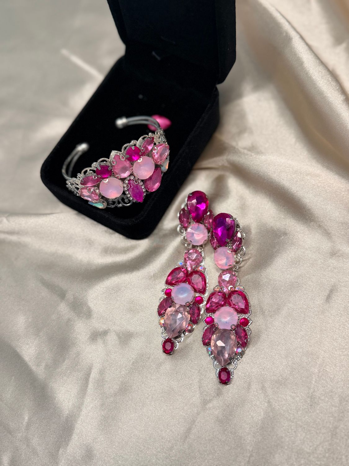 Vaaleanpunainen korusetti