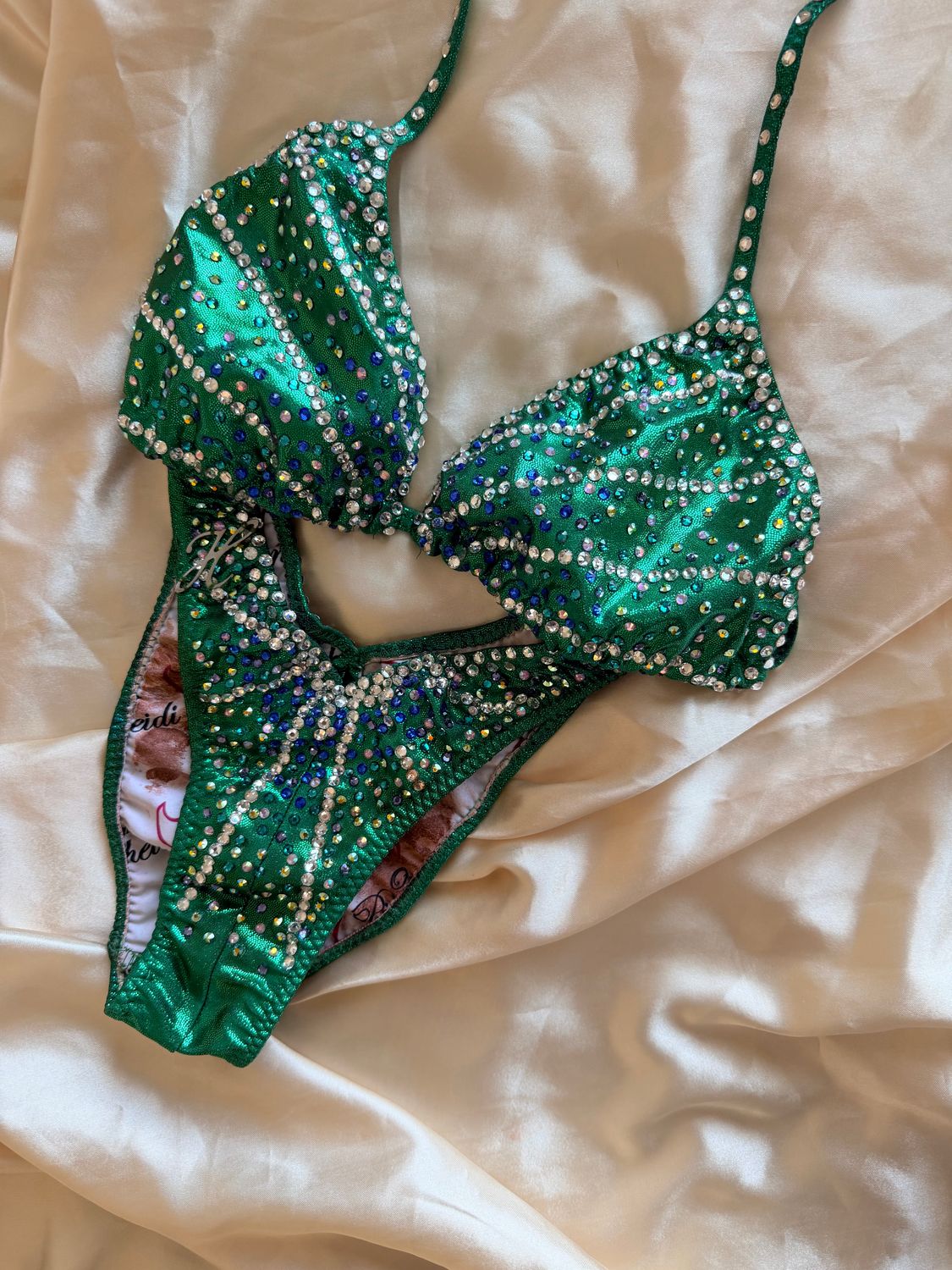 Body fitness training suit