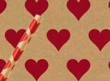 PAPIER CADEAUX . COEURS ROUGES. 100 mètres